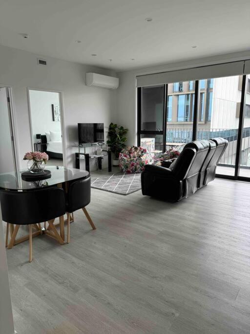 2 Bedrooms Apprtmt Plus Underground Parking In Cbd Christchurch Exteriör bild