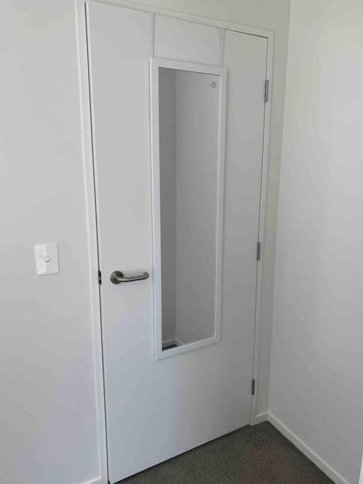 2 Bedrooms Apprtmt Plus Underground Parking In Cbd Christchurch Exteriör bild