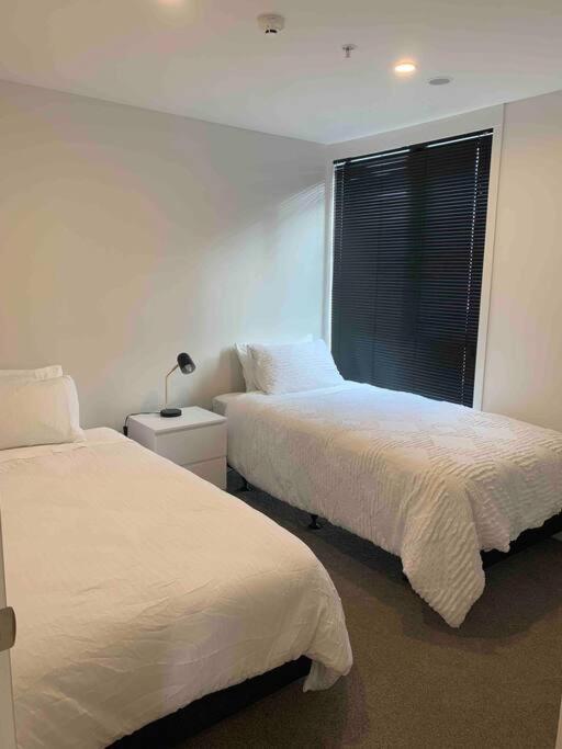 2 Bedrooms Apprtmt Plus Underground Parking In Cbd Christchurch Exteriör bild
