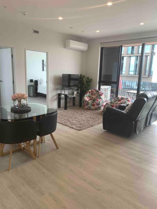 2 Bedrooms Apprtmt Plus Underground Parking In Cbd Christchurch Exteriör bild