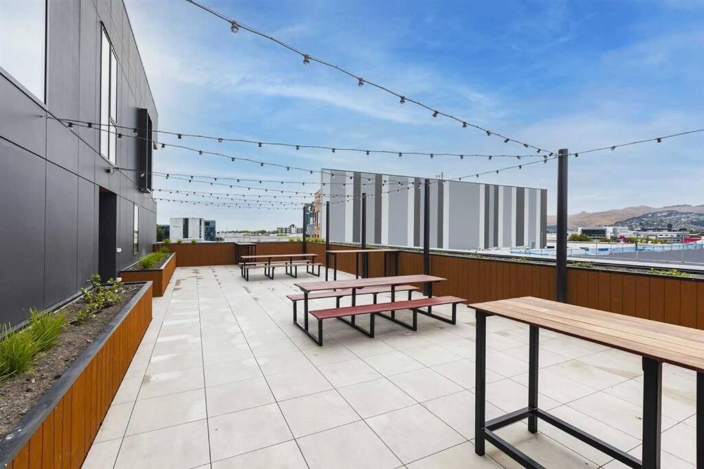 2 Bedrooms Apprtmt Plus Underground Parking In Cbd Christchurch Exteriör bild