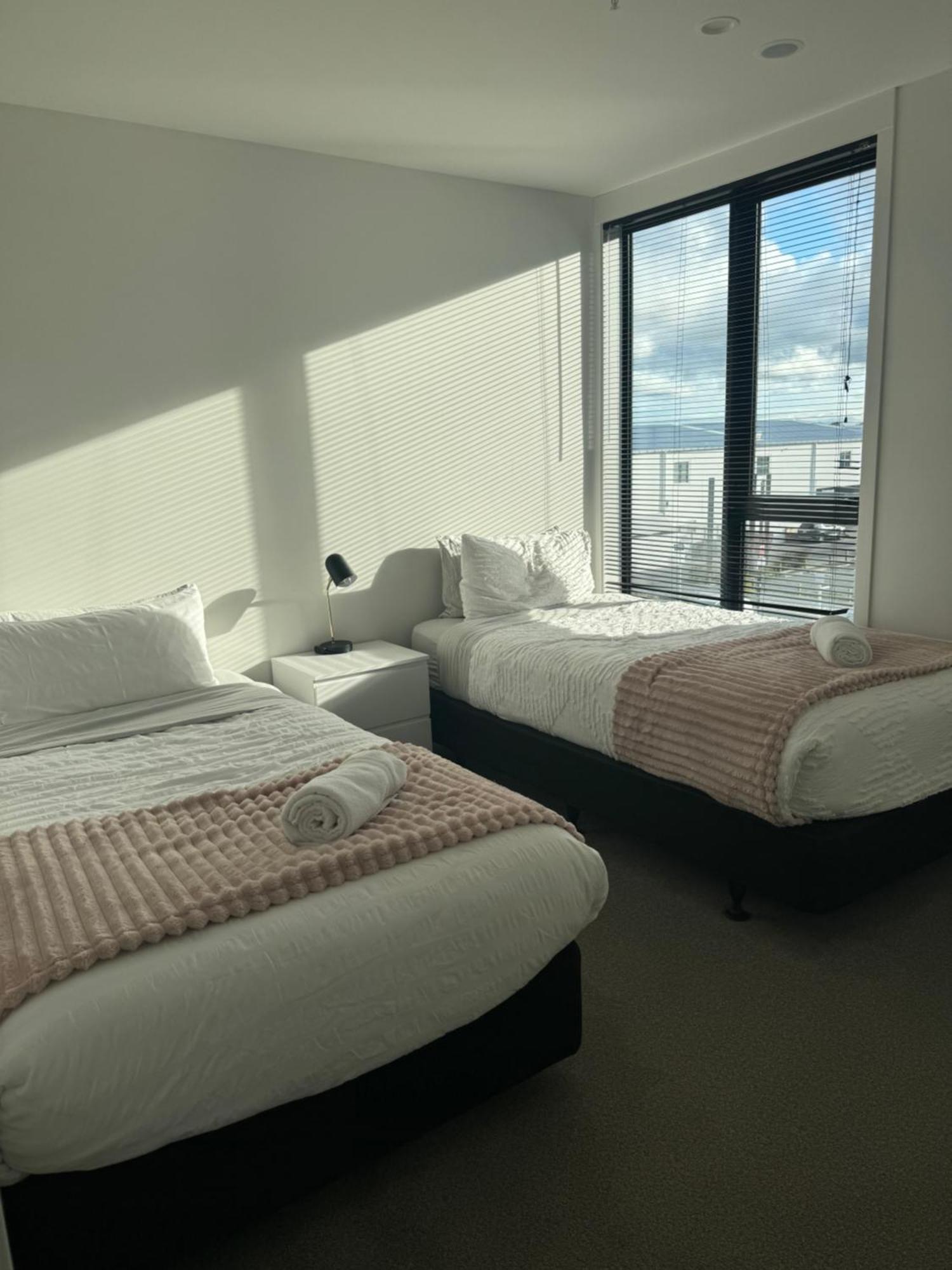 2 Bedrooms Apprtmt Plus Underground Parking In Cbd Christchurch Exteriör bild